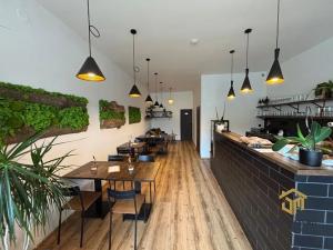 Pronájem obchodního prostoru, Napajedla, Masarykovo náměstí, 70 m2