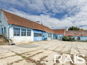 Prodej komerční nemovitosti, Hajany, 692 m2