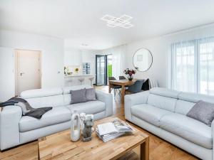 Pronájem rodinného domu, Přezletice, Školní, 120 m2