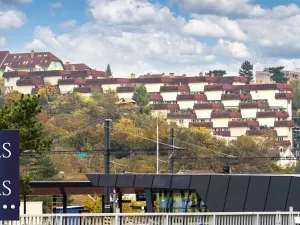 Pronájem garážového stání, Brno, Högrova, 16 m2