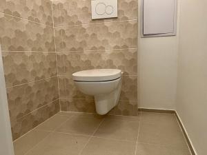 Pronájem bytu 2+1, Praha - Podolí, Pod Klaudiánkou, 76 m2