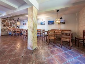 Prodej restaurace, Psáry, Pražská, 110 m2