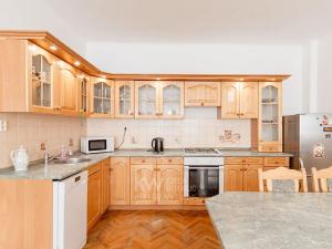 Pronájem bytu 4+kk, Praha - Smíchov, Stroupežnického, 80 m2