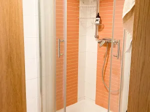 Pronájem bytu 1+kk, Praha - Hloubětín, Nademlejnská, 31 m2