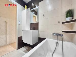 Pronájem bytu 3+1, Praha - Hlubočepy, Lamačova, 68 m2