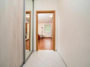 Pronájem bytu 2+kk, Praha - Modřany, Komořanská, 47 m2