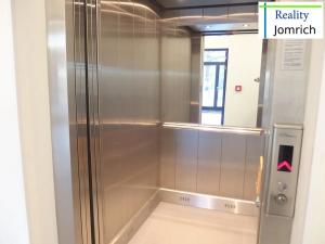 Pronájem bytu 2+kk, Liberec, Vítězná, 60 m2