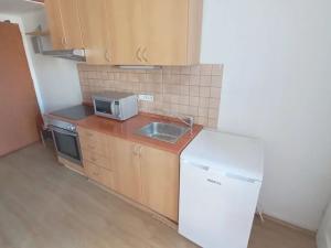 Pronájem bytu 1+1, Praha - Holešovice, Komunardů, 39 m2