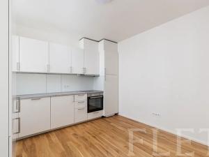 Pronájem bytu 2+kk, Praha - Smíchov, Plzeňská, 30 m2