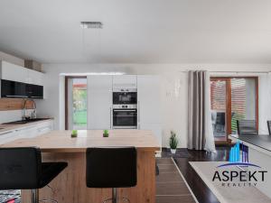 Prodej rodinného domu, Neumětely, V Chaloupkách, 220 m2