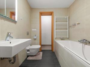 Pronájem bytu 1+kk, Praha - Žižkov, Ke kapslovně, 51 m2