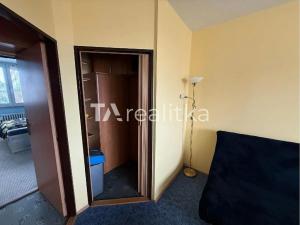 Prodej bytu 2+1, Opava, Hobzíkova, 58 m2