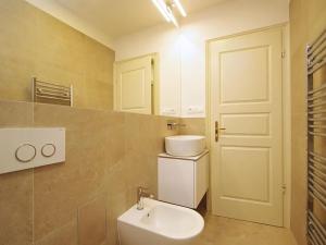 Pronájem bytu 1+1, Praha - Nové Město, Bolzanova, 47 m2