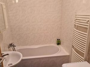 Pronájem bytu 3+1, Horoměřice, Komenského, 75 m2