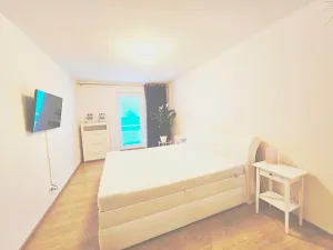 Pronájem bytu 2+kk, Jesenice, Cedrová, 66 m2