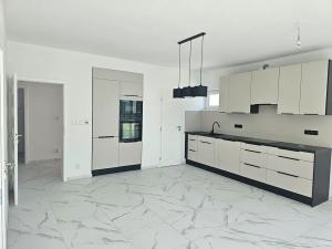 Pronájem rodinného domu, Milovice, Platanová, 137 m2