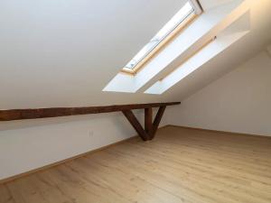 Pronájem atypického bytu, Praha, Na Švihance, 224 m2