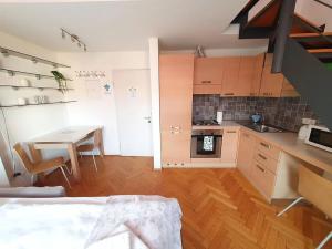 Pronájem bytu 2+kk, Praha - Nové Město, Ostrovní, 34 m2