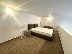 Pronájem bytu 2+kk, Praha - Karlín, Sokolovská, 98 m2