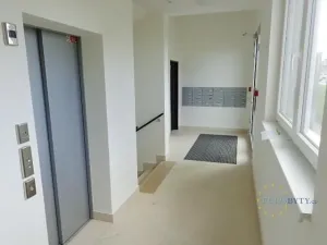 Pronájem bytu 1+kk, Praha - Letňany, Kadečkové, 35 m2