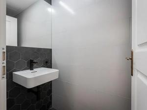 Pronájem obchodního prostoru, Praha - Malá Strana, Vlašská, 98 m2