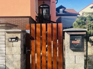 Pronájem rodinného domu, Jesenice, K Belnici, 90 m2