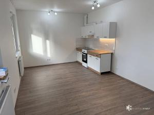 Pronájem bytu 1+kk, Praha - Hlubočepy, Fabiánové, 31 m2