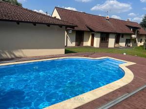 Prodej rodinného domu, Lešany, 272 m2