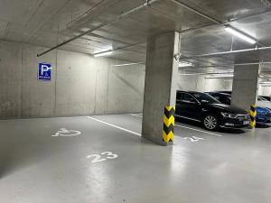 Pronájem garážového stání, Praha - Žižkov, Olgy Havlové, 14 m2