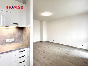 Pronájem bytu 1+kk, Kladno, Italská, 27 m2