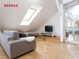 Pronájem bytu 2+kk, Praha - Karlín, Křižíkova, 70 m2