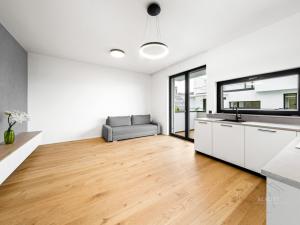 Pronájem bytu 2+kk, Praha - Troja, Pod Hrachovkou, 45 m2