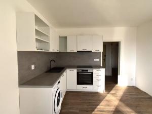 Pronájem bytu 2+kk, Praha - Krč, Bernolákova, 41 m2