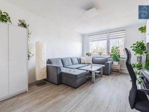 Prodej bytu 3+1, Praha - Újezd nad Lesy, Žárovická, 68 m2