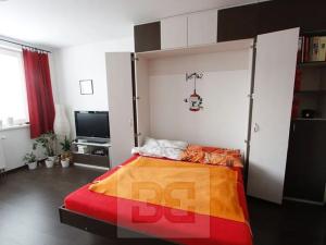 Pronájem bytu 1+kk, Praha - Vysočany, Podkovářská, 31 m2