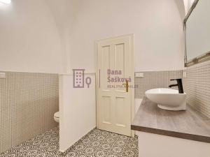 Pronájem bytu 2+1, Jindřichův Hradec, nám. Míru, 71 m2