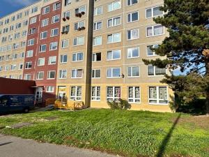 Pronájem bytu 2+kk, Praha - Hloubětín, Kardašovská, 44 m2
