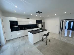 Prodej rodinného domu, Jeneč, Malé náměstí, 192 m2