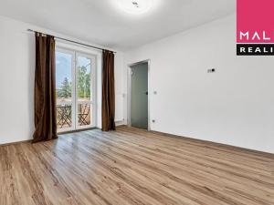 Prodej bytu 2+1, Ostrov, Hlavní třída, 64 m2