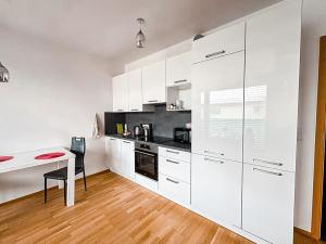 Pronájem bytu 1+kk, Praha - Holešovice, U průhonu, 35 m2