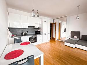 Pronájem bytu 1+kk, Praha - Holešovice, U průhonu, 35 m2