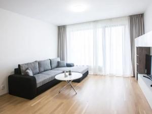 Pronájem bytu 2+kk, Praha - Karlín, Nekvasilova, 56 m2