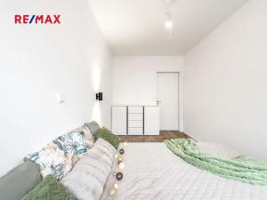 Pronájem bytu 2+kk, Praha - Vysočany, Pod Harfou, 55 m2