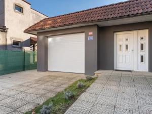 Pronájem rodinného domu, Praha - Kbely, Divišova, 187 m2