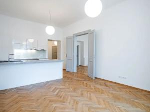 Pronájem bytu 4+kk, Praha, Křižíkova, 2 m2