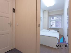 Pronájem bytu 2+kk, Praha - Holešovice, Schnirchova, 52 m2