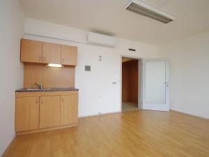 Pronájem kanceláře, Praha - Smíchov, Štefánikova, 63 m2