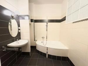 Pronájem bytu 3+1, Praha - Strašnice, Nad vodovodem, 105 m2