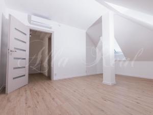 Prodej bytu 4+kk, Ostopovice, B. Němcové, 170 m2