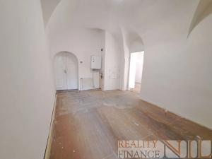 Pronájem obchodního prostoru, Plzeň, náměstí Republiky, 78 m2